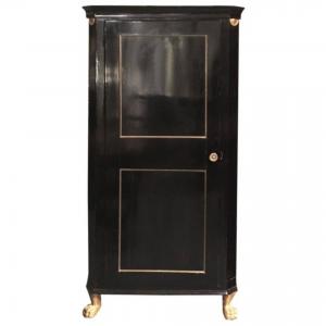 Luccheser Eckvitrine